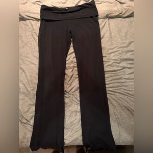 Black yoga pants